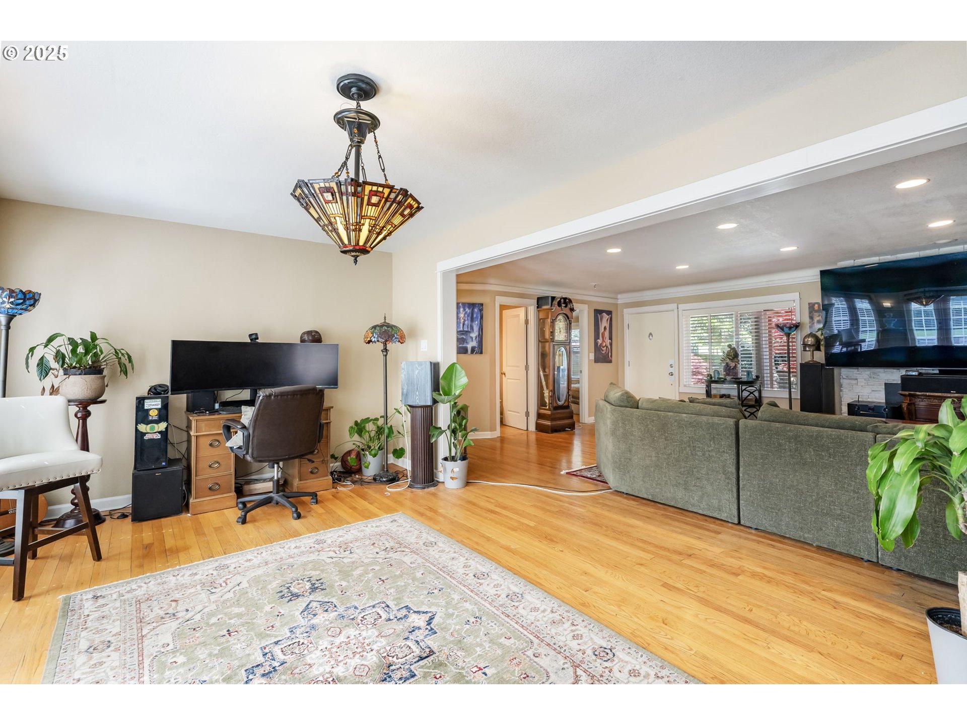 5200 Southwest Scholls Ferry Road Portland, OR 97225 - Photo 9 of 36 Living Room