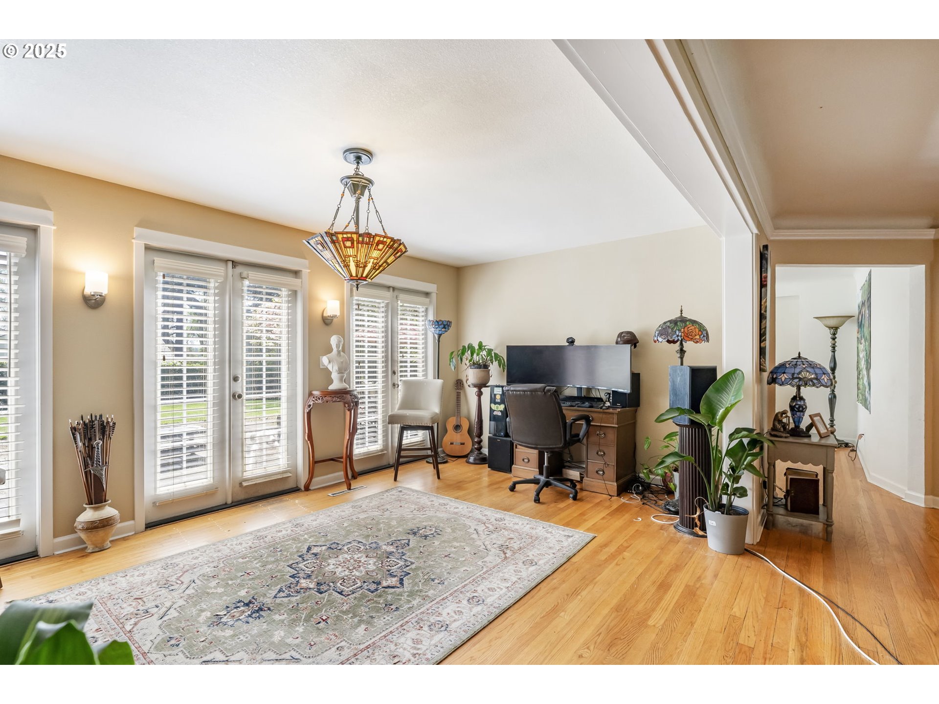 5200 Southwest Scholls Ferry Road Portland, OR 97225 - Photo 10 of 36 Living Room