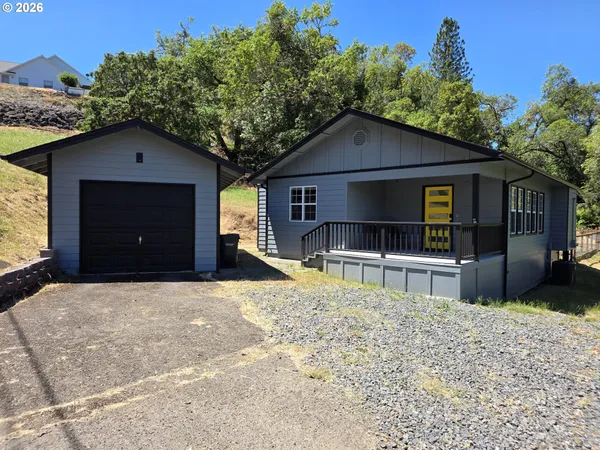 $325,900 | 1520 Northeast Winter Street, Roseburg, OR 97470
