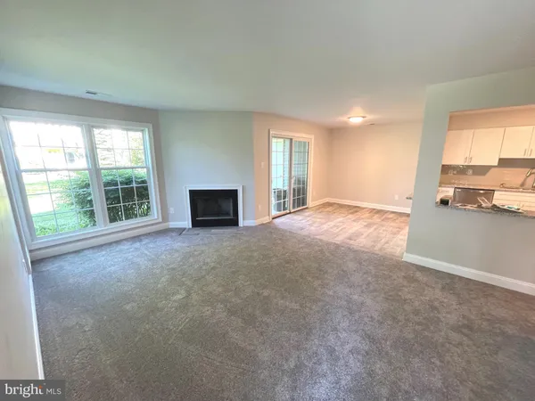 a view of empty room with window