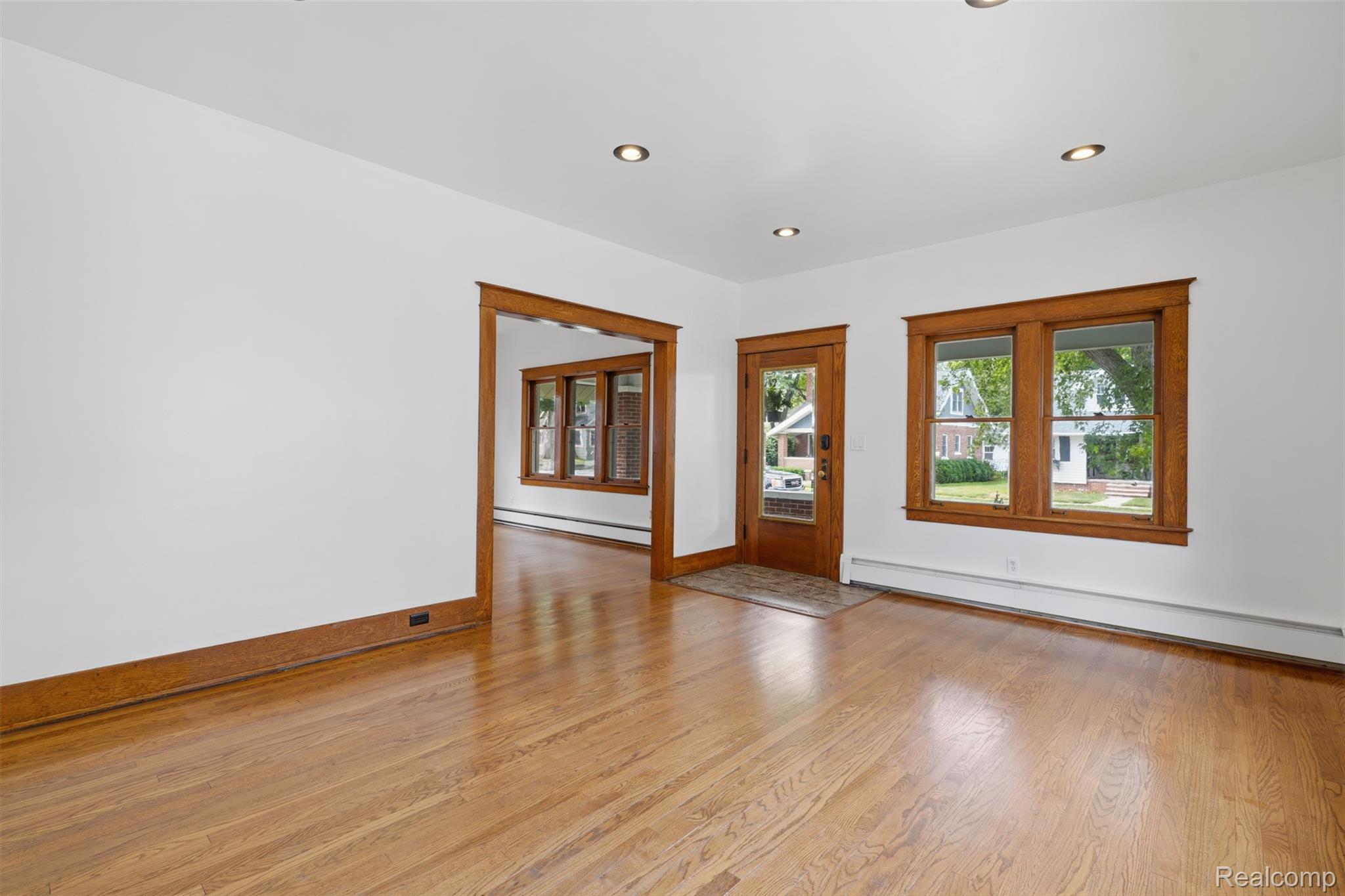 406 Wesley Street Rochester, MI 48307 - Photo 7 of 38 406 wesley-8.jpg