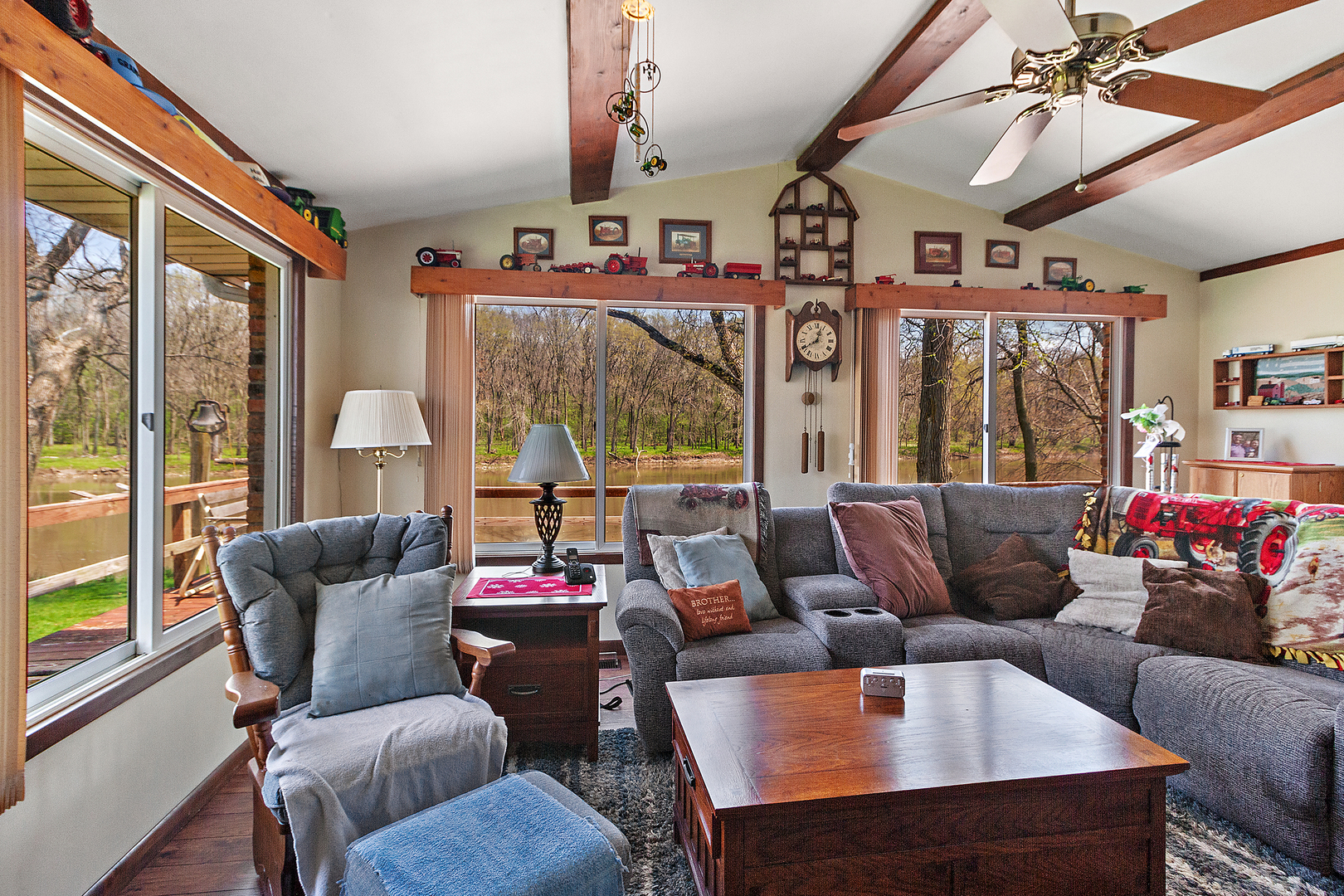 5585 River Road Kankakee, IL 60901 - Photo 11 of 30 a living room with furniture and wooden floor