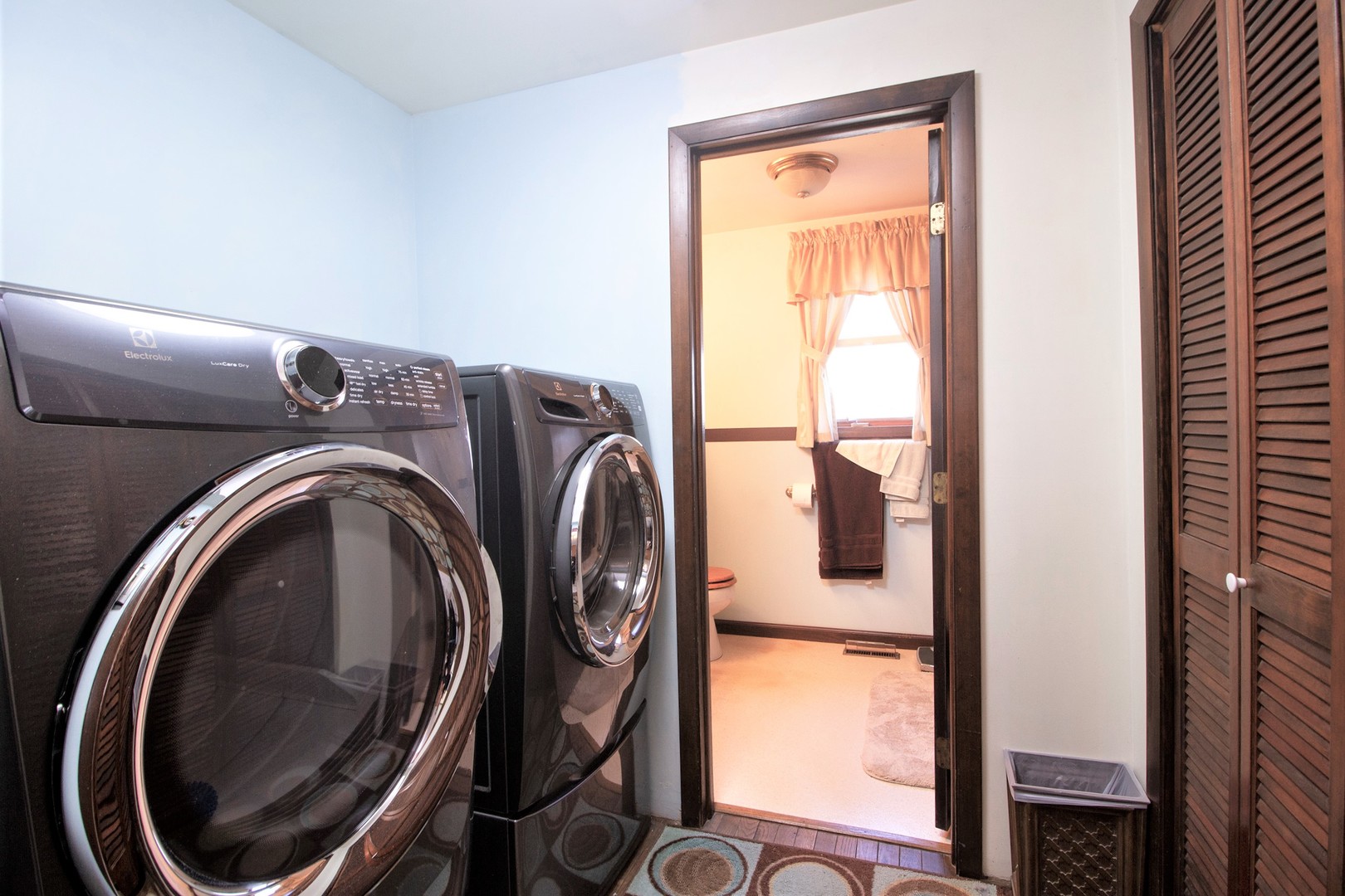 5585 River Road Kankakee, IL 60901 - Photo 13 of 30 a utility room with dryer and washer