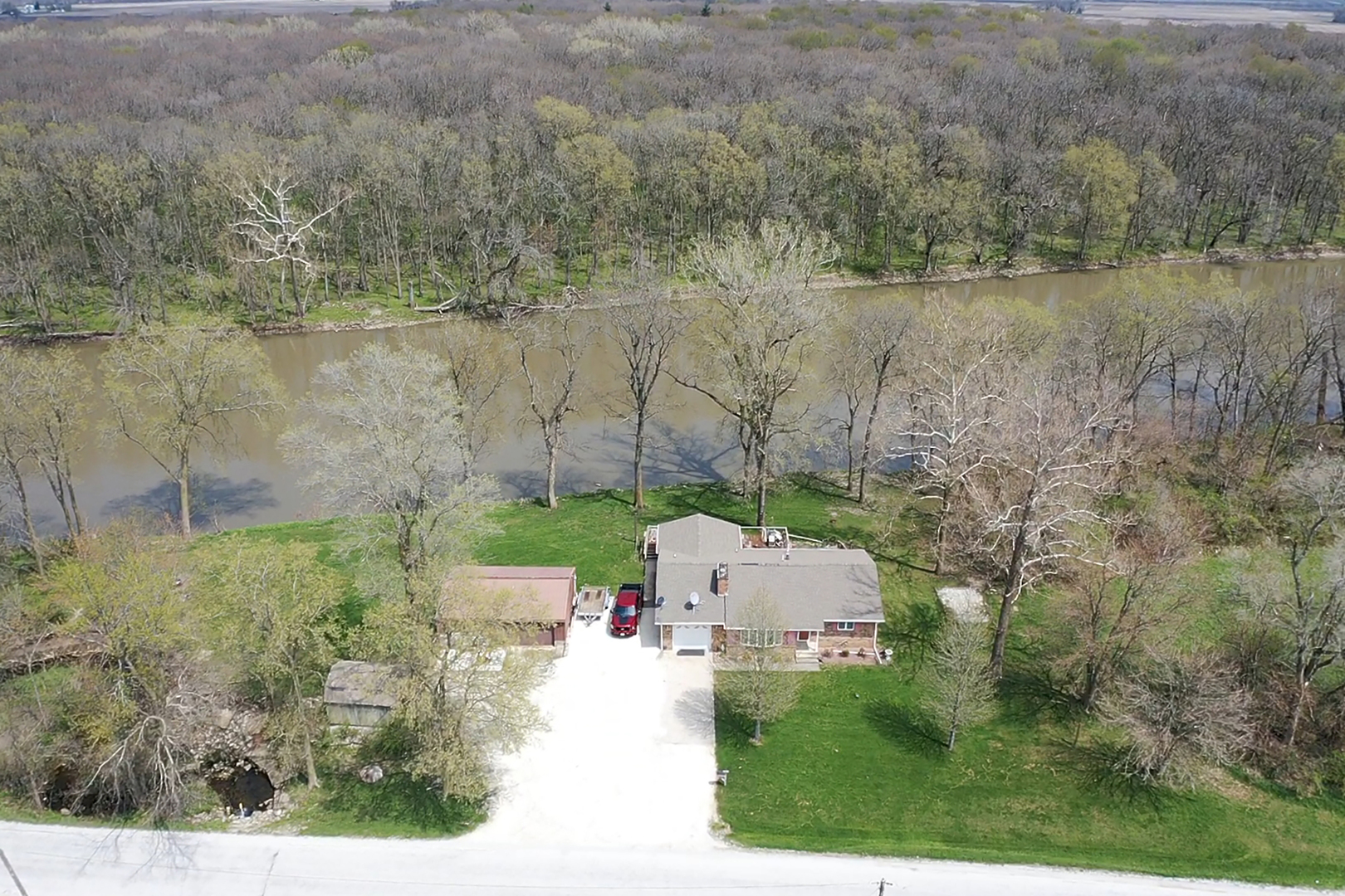 5585 River Road Kankakee, IL 60901 - Photo 26 of 30 an aerial view of a house with a yard and a large tree