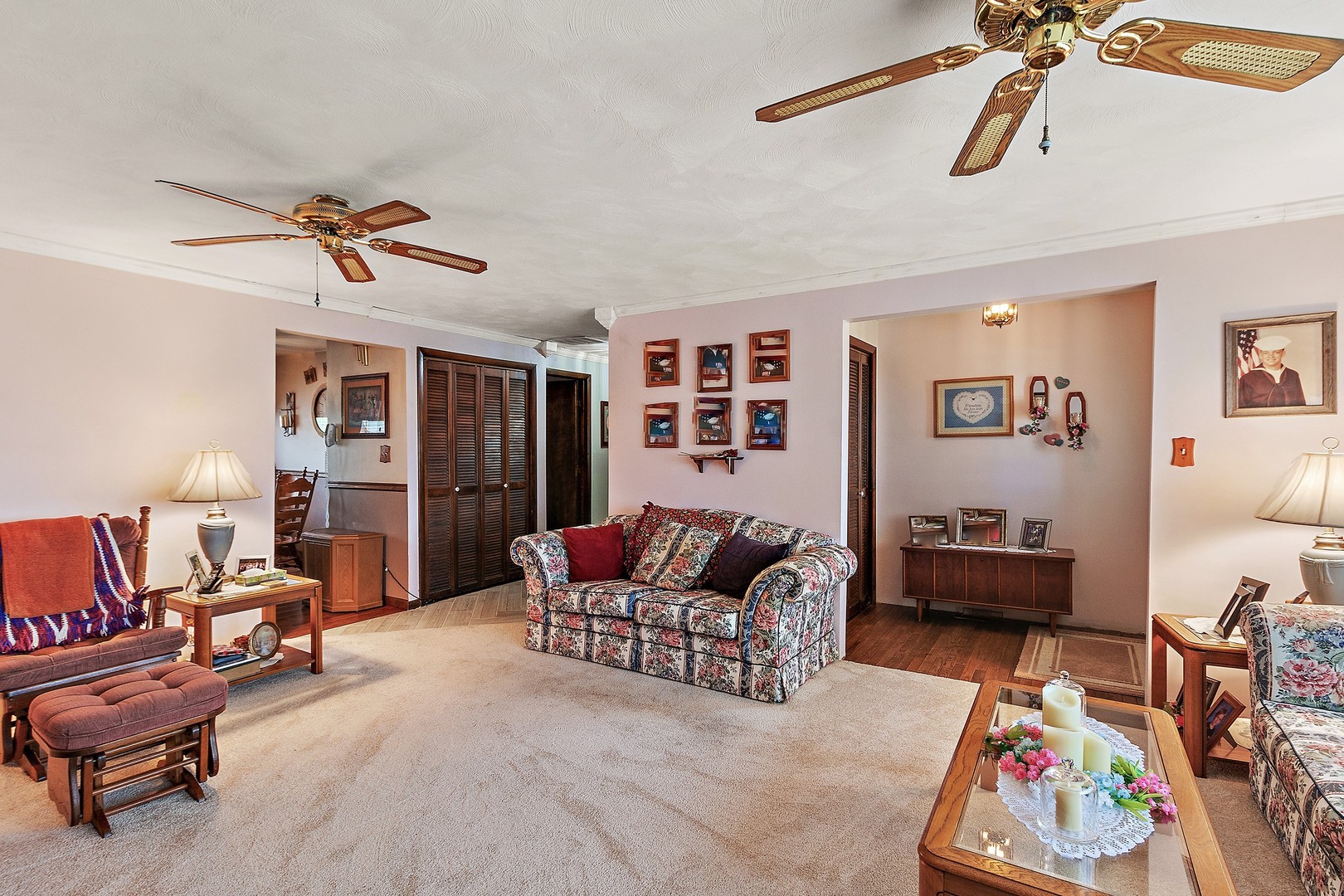5585 River Road Kankakee, IL 60901 - Photo 5 of 30 a living room with furniture and wooden floor