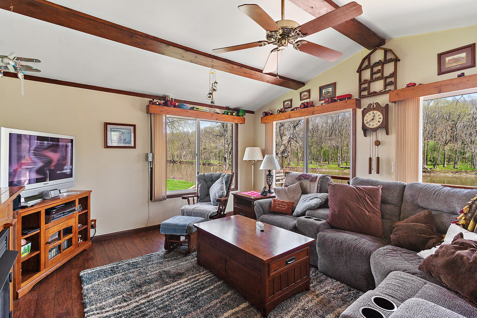 5585 River Road Kankakee, IL 60901 - Photo 10 of 30 a living room with furniture a flat screen tv and a window