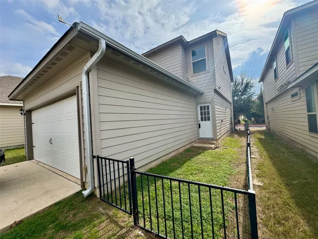 $2,350 | 120 Buckthorn Drive, Dripping Springs, TX 78620