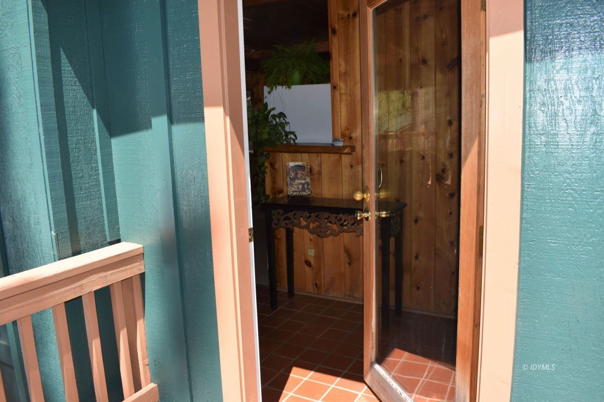 54374 Valley-View Idyllwild, CA 92549 - Photo 17 of 47 Main Entry with Clear Glass Door