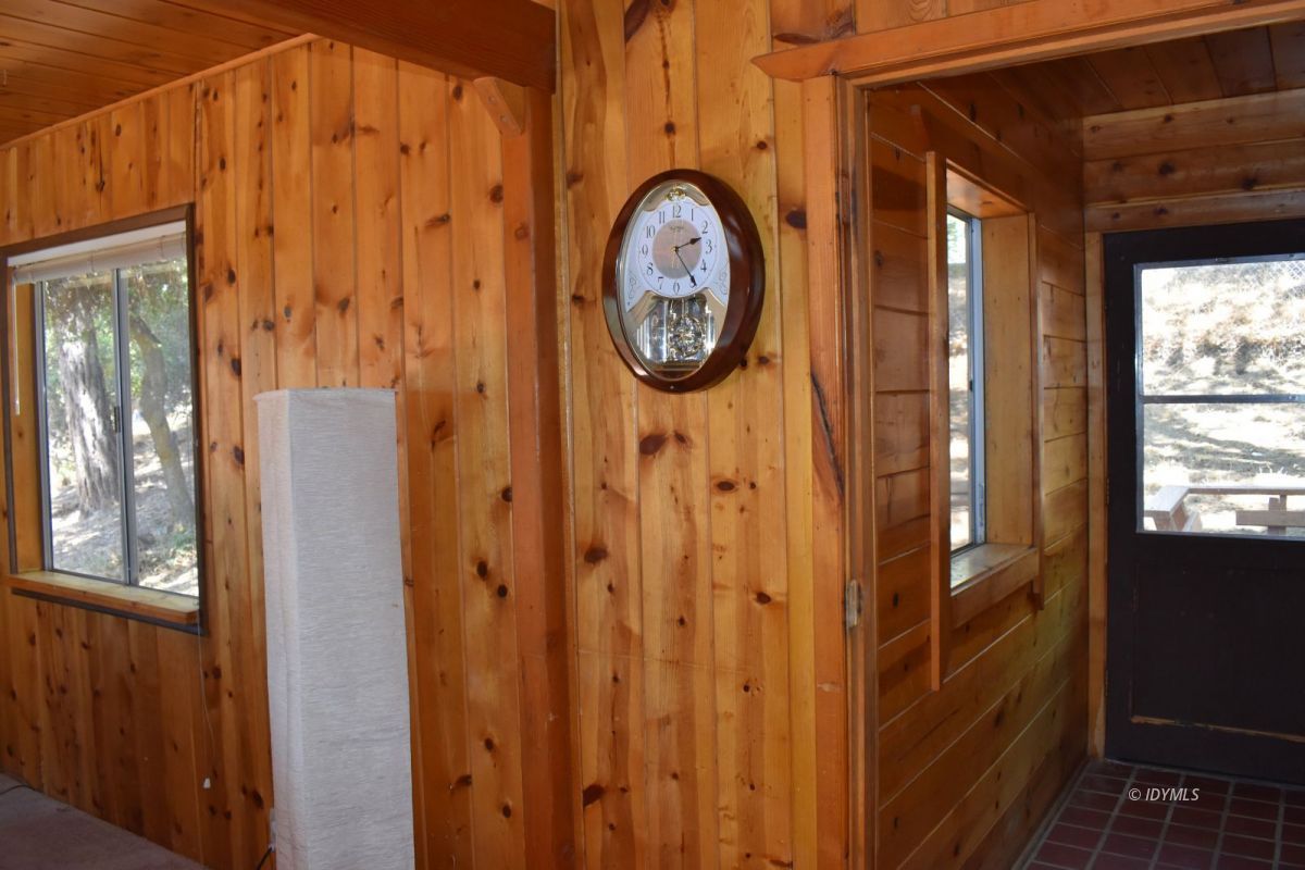 54374 Valley-View Idyllwild, CA 92549 - Photo 23 of 47 Warm Cedar Interior