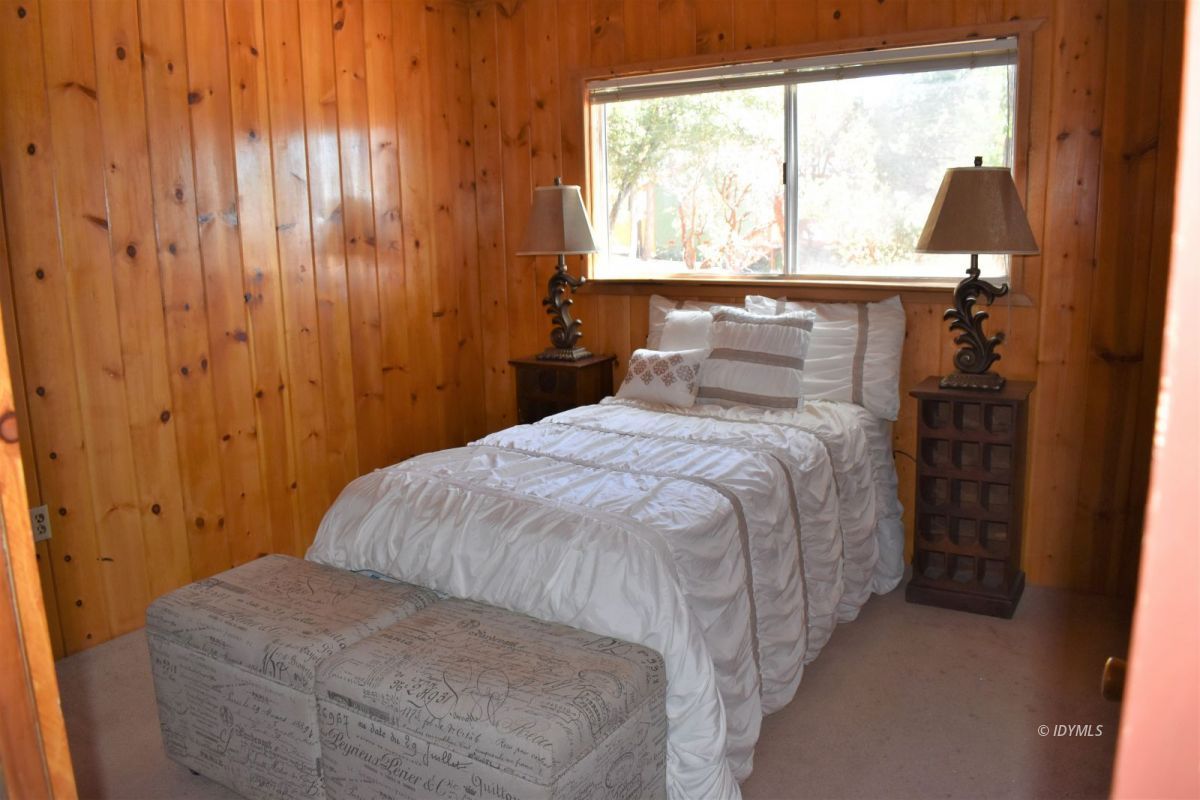 54374 Valley-View Idyllwild, CA 92549 - Photo 24 of 47 Main Level Bedroom 1