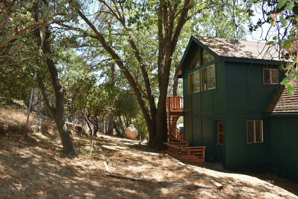 54374 Valley-View Idyllwild, CA 92549 - Photo 44 of 47 Mature Oaks providing the Shade