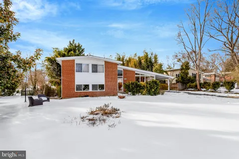 $775,000 | 8904 Camfield Drive, Alexandria, VA 22308