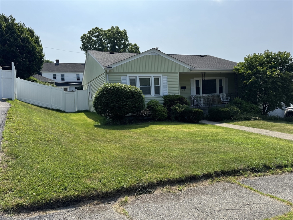 89 Westview Road Worcester, MA 01602 - Photo 2 of 26 Gallery Image 2