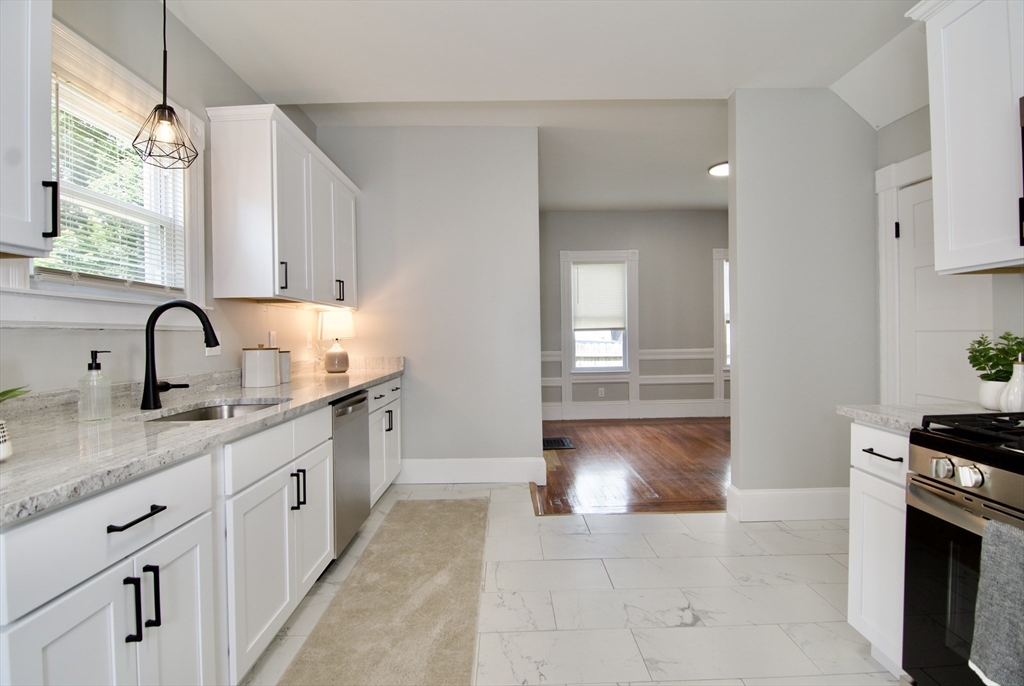 43 Princeton Street Springfield, MA 01109 - Photo 10 of 41