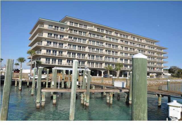 a black and white photo of a building