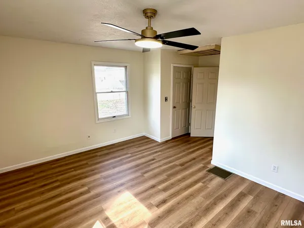 $160,000 | 585 Cherry Street, Jacksonville, IL 62650