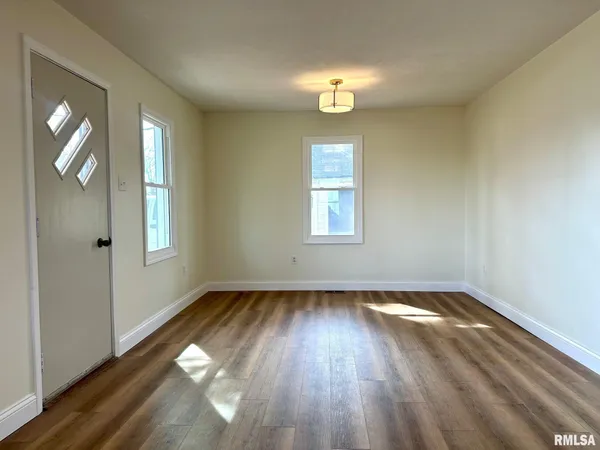$160,000 | 585 Cherry Street, Jacksonville, IL 62650