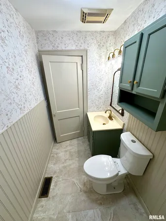 $155,000 | 585 Cherry Street, Jacksonville, IL 62650