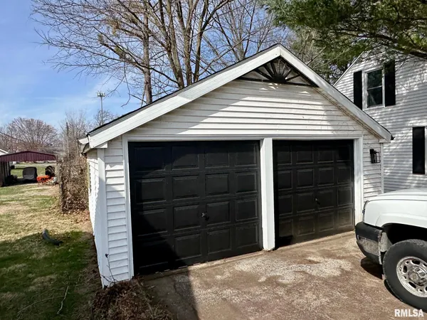 $160,000 | 585 Cherry Street, Jacksonville, IL 62650
