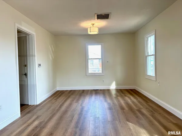 $160,000 | 585 Cherry Street, Jacksonville, IL 62650