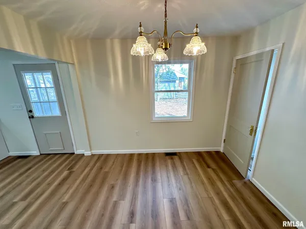 $160,000 | 585 Cherry Street, Jacksonville, IL 62650