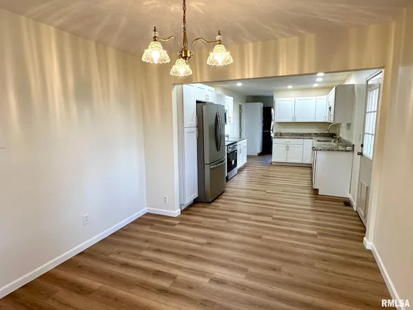 $160,000 | 585 Cherry Street, Jacksonville, IL 62650