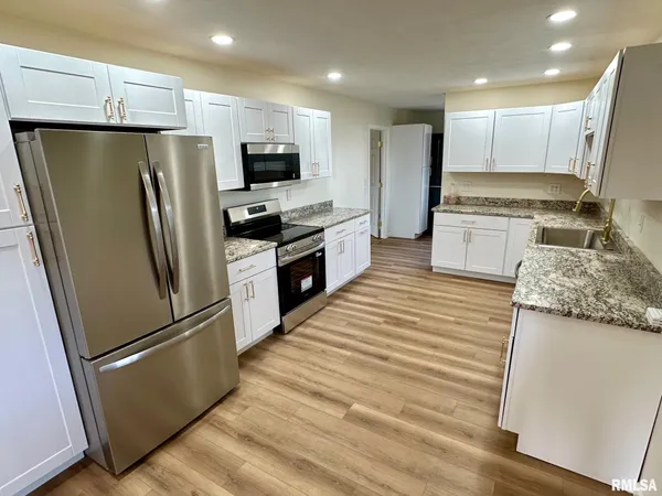 $160,000 | 585 Cherry Street, Jacksonville, IL 62650