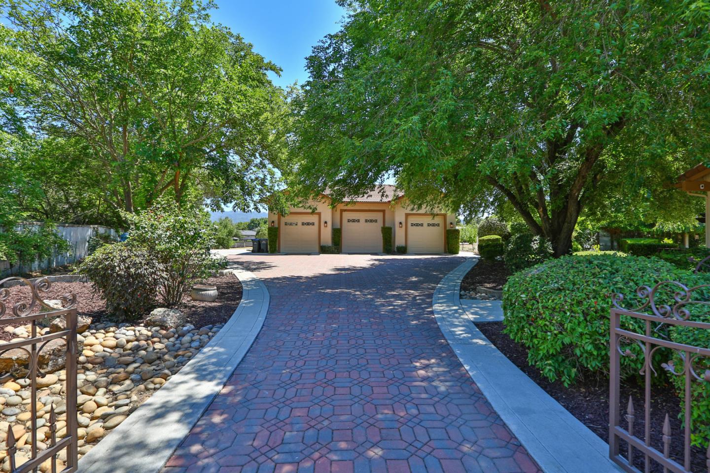 2000 Day Road Gilroy, CA 95020 - Photo 25 of 51 a view of a yard with plants and trees