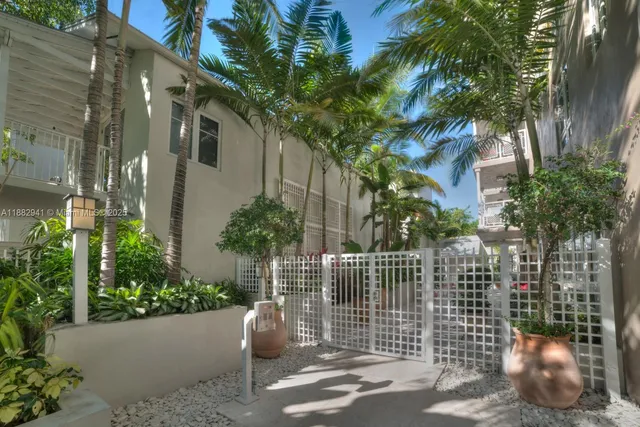 $990,000 | 3540 Main Highway, Unit 407, Coconut Grove, FL 33133