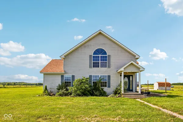$425,000 | 8476 East County Road 800 North, Coatesville, IN 46121