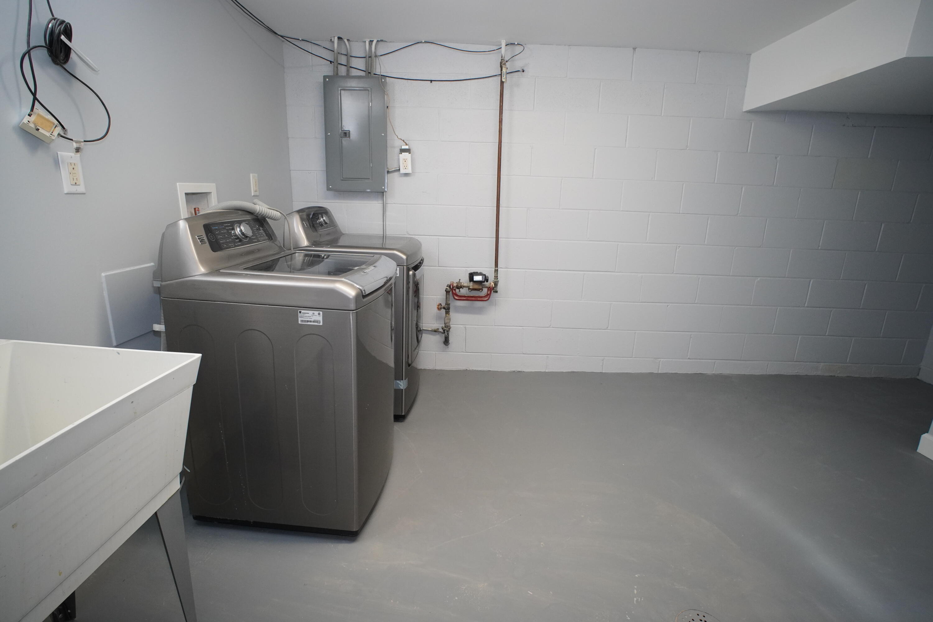 1312 Bigger Street Gary, IN 46404 - Photo 31 of 33 a utility room with dryer and washer