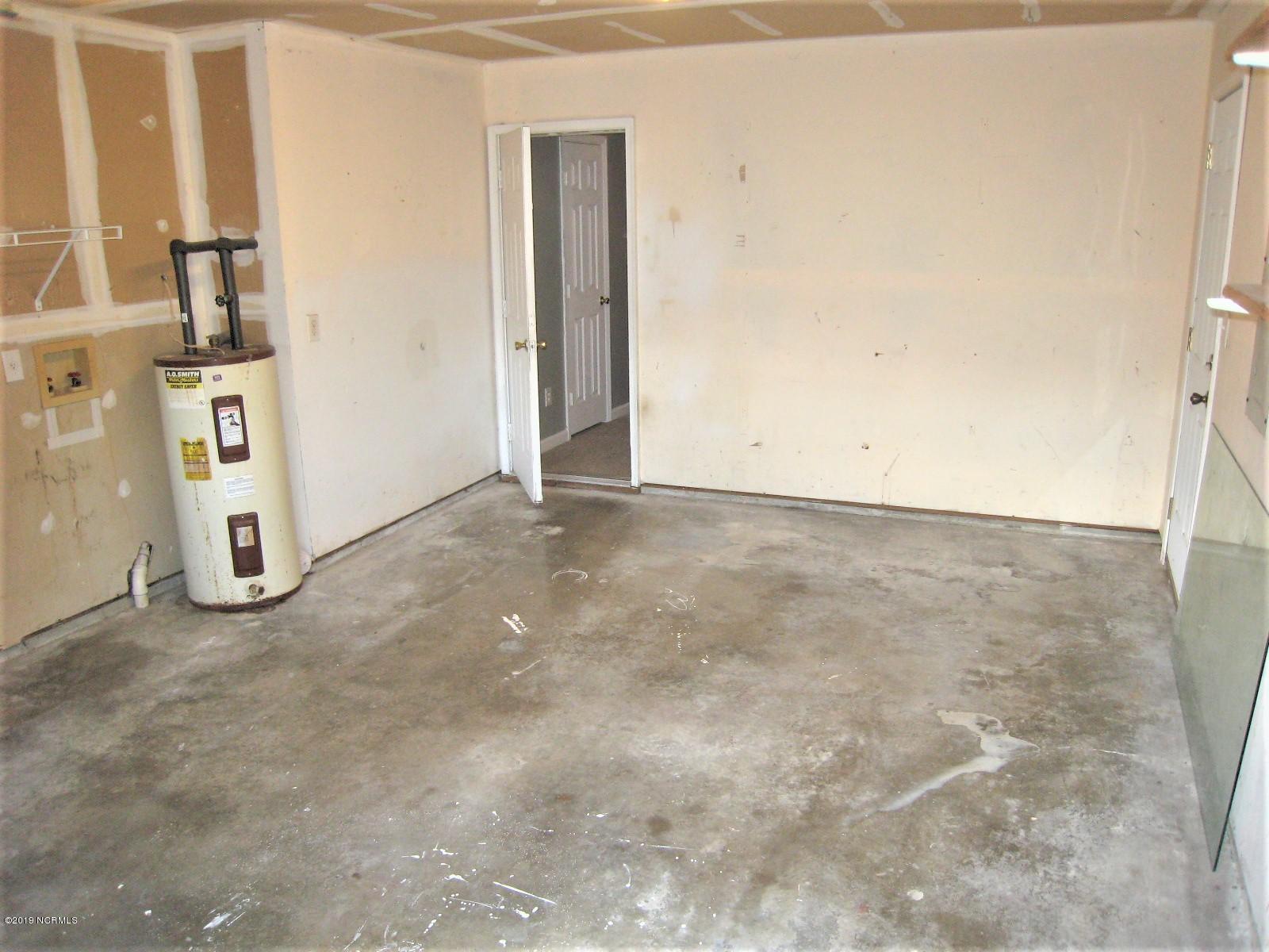 337 Running Road Jacksonville, NC 28546 - Photo 29 of 32 Garage