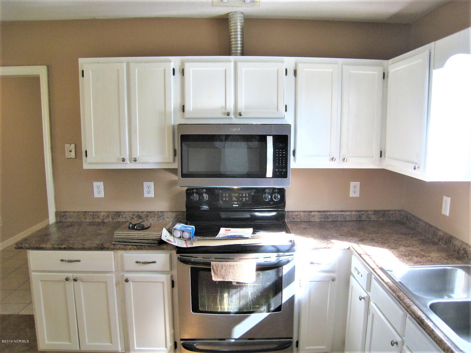 337 Running Road Jacksonville, NC 28546 - Photo 6 of 32 ..new counter tops