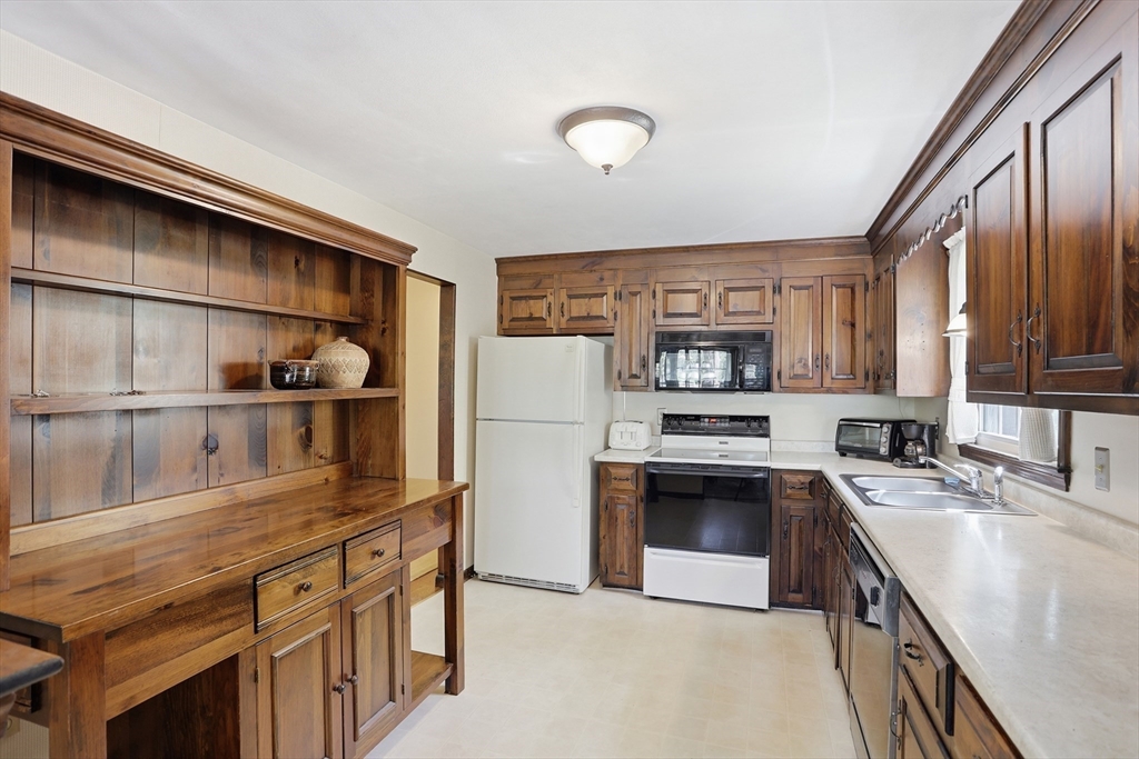 23 Bancroft Street Pepperell, MA 01463 - Photo 6 of 24