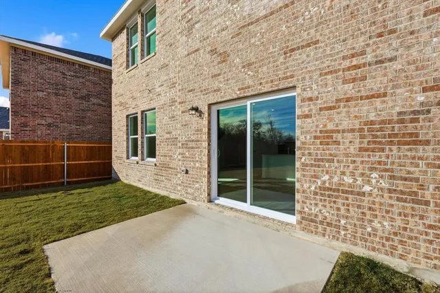 a view of backyard with tub