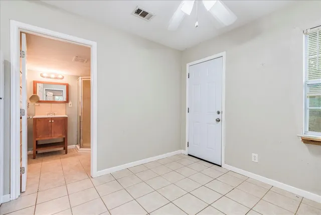 $259,990 | 609 Cottonwood Street, Lockhart, TX 78644