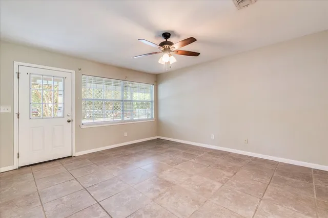 $259,990 | 609 Cottonwood Street, Lockhart, TX 78644