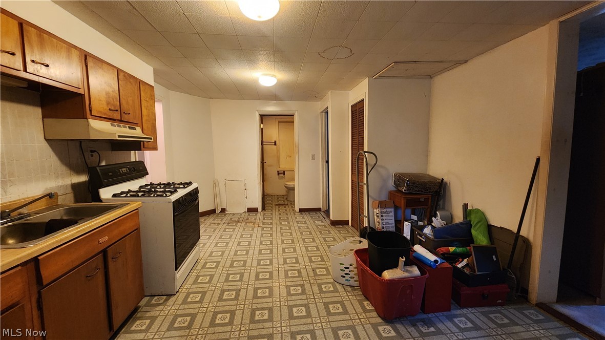 901 Abington Road Akron, OH 44312 - Photo 4 of 14