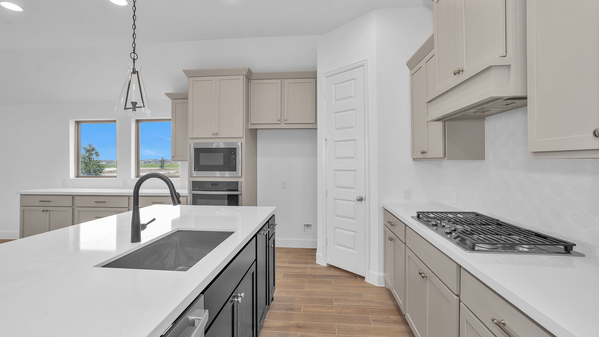 6818 Hillside View Lane Friendswood, TX 77546 - Photo 9 of 20