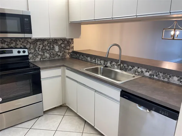 $2,100 | 3993 Cypress Reach Court, Unit 205, Pompano Beach, FL 33069