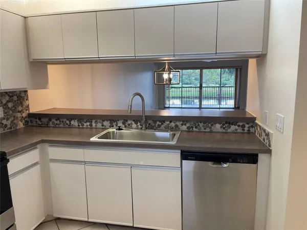 $2,100 | 3993 Cypress Reach Court, Unit 205, Pompano Beach, FL 33069