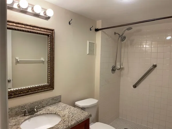 $2,100 | 3993 Cypress Reach Court, Unit 205, Pompano Beach, FL 33069