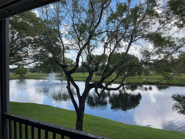 $2,100 | 3993 Cypress Reach Court, Unit 205, Pompano Beach, FL 33069