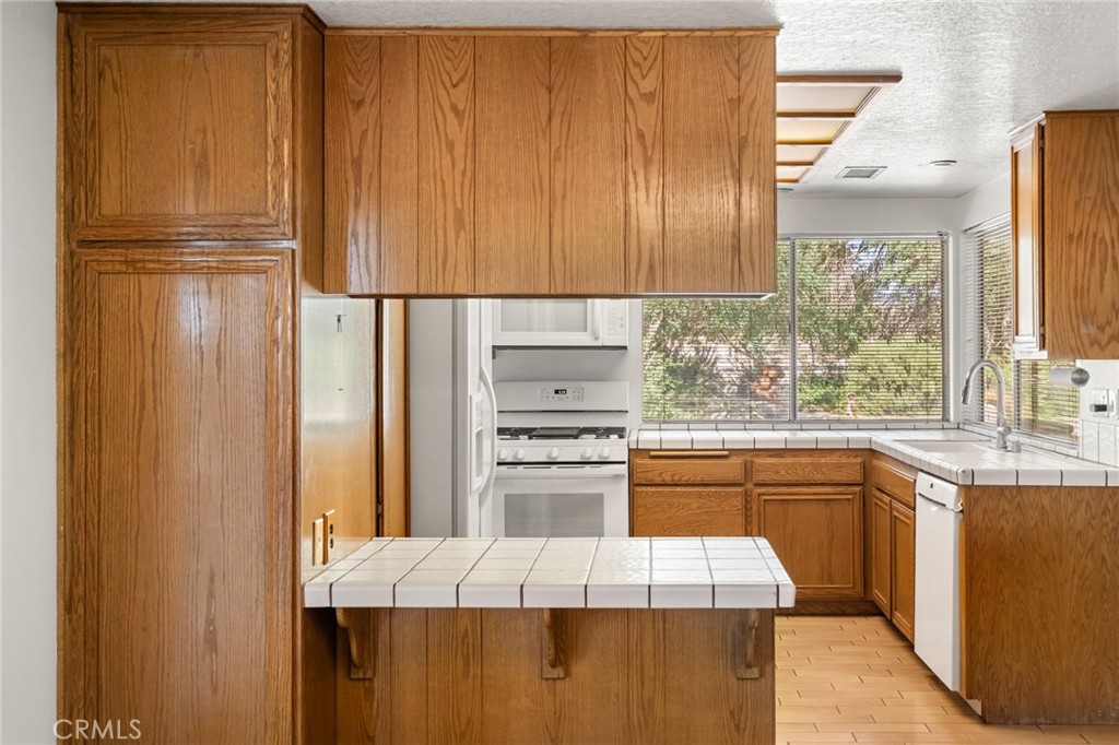 12435 Reata Road Apple Valley, CA 92308 - Photo 14 of 39