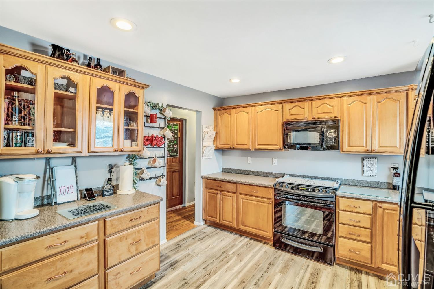 76 Chain O' Hills Road Iselin, NJ 08830 - Photo 12 of 31 Gallery Image 12
