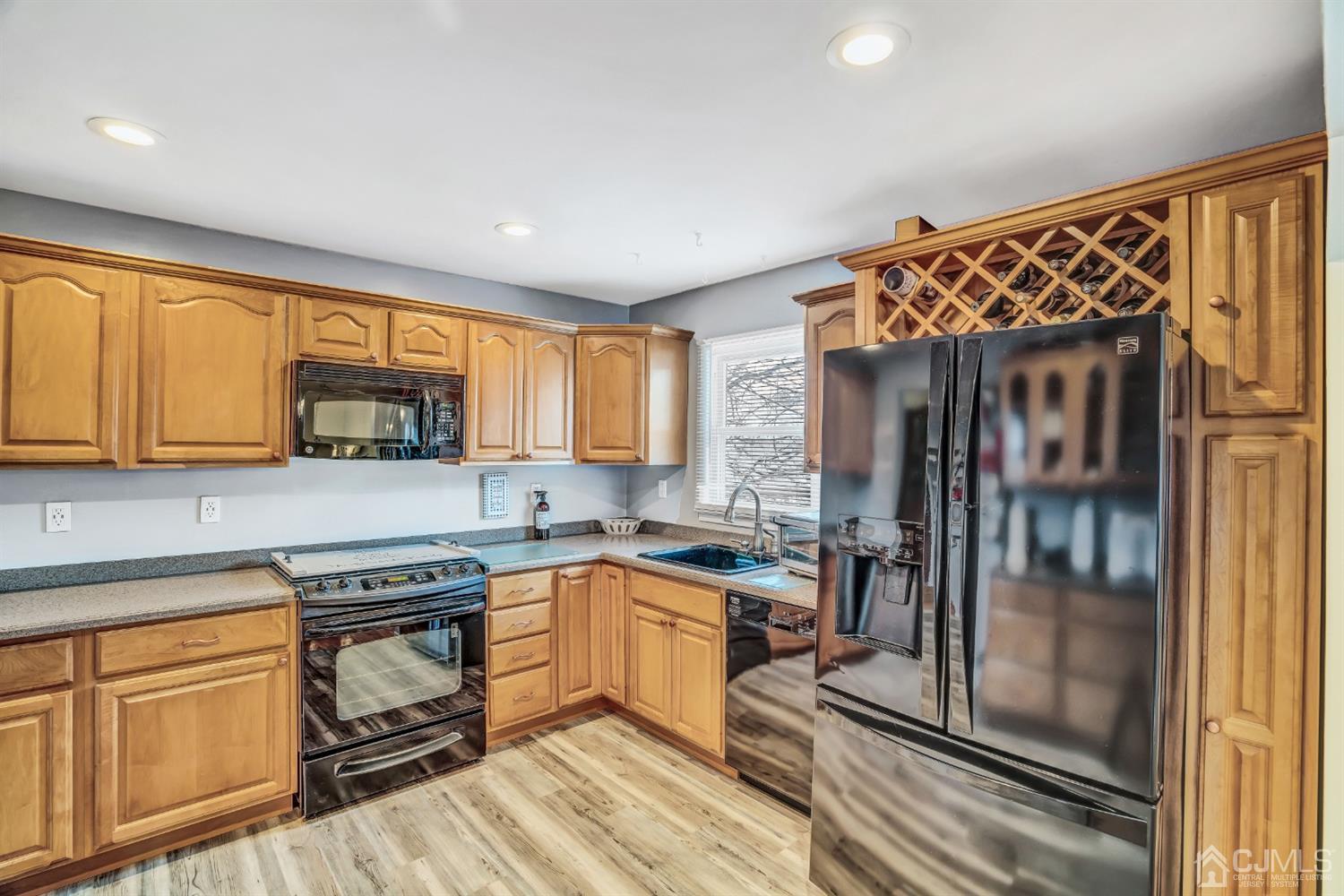 76 Chain O' Hills Road Iselin, NJ 08830 - Photo 13 of 31 Gallery Image 13