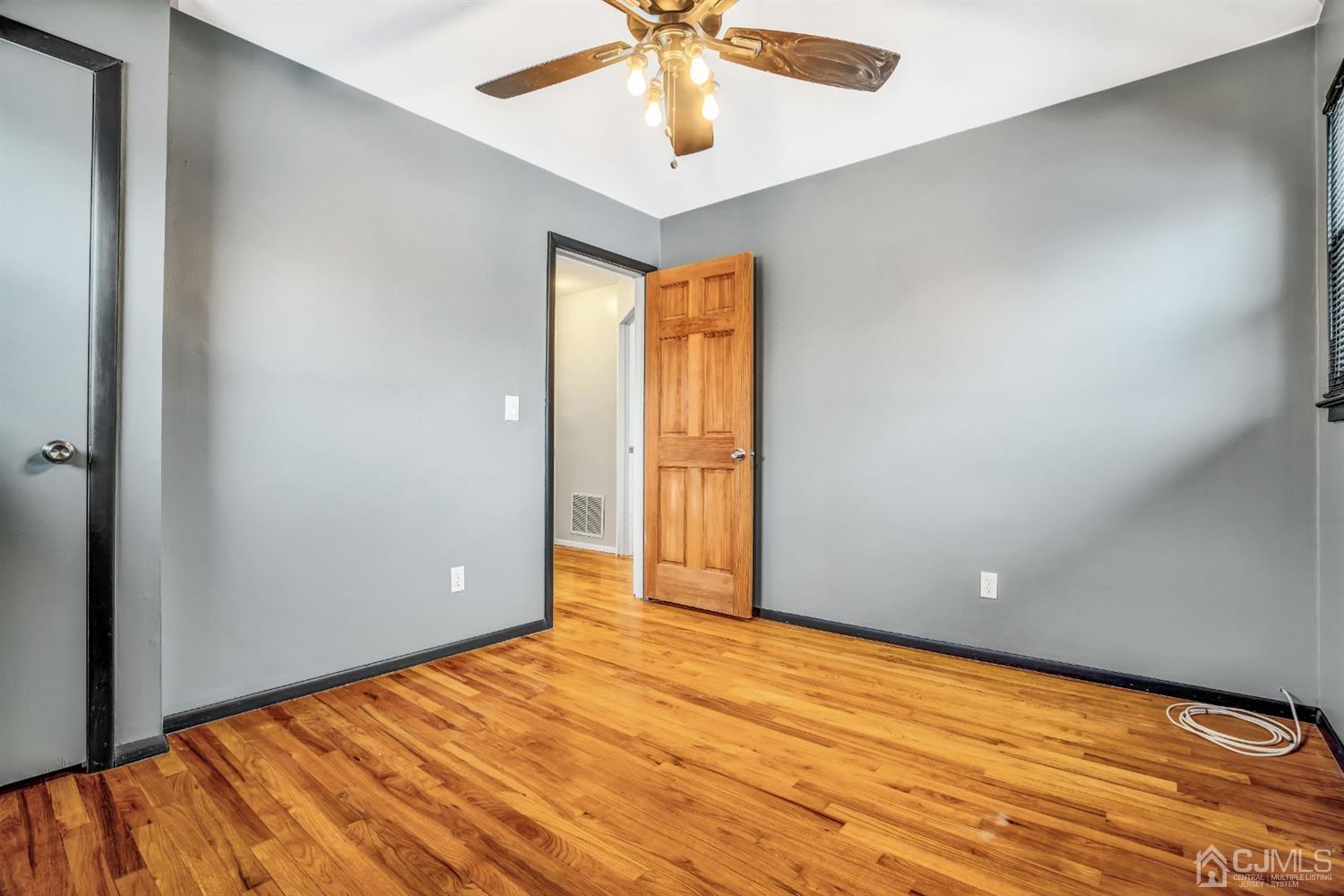 76 Chain O' Hills Road Iselin, NJ 08830 - Photo 19 of 31 Gallery Image 19