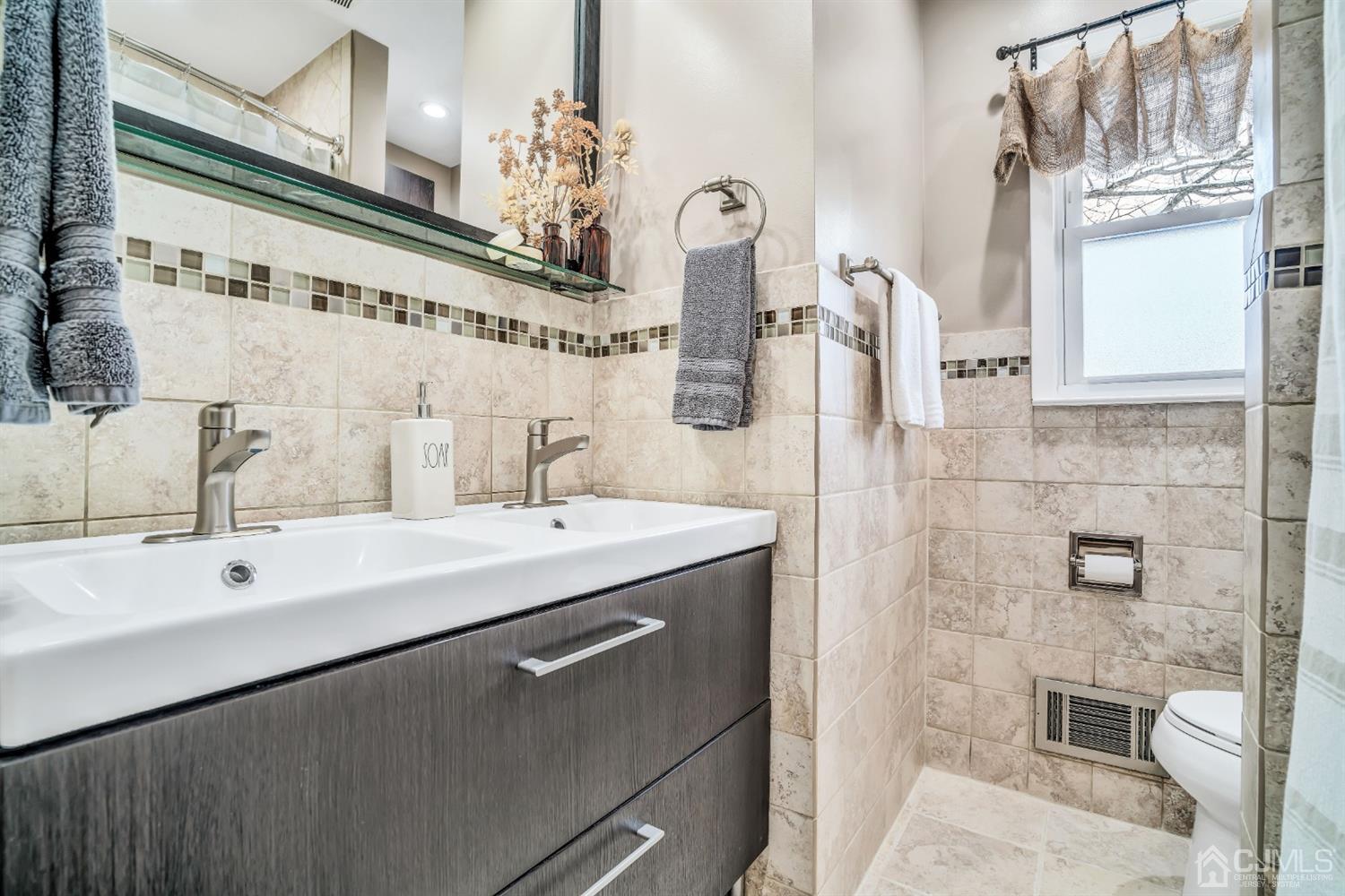 76 Chain O' Hills Road Iselin, NJ 08830 - Photo 20 of 31 Gallery Image 20