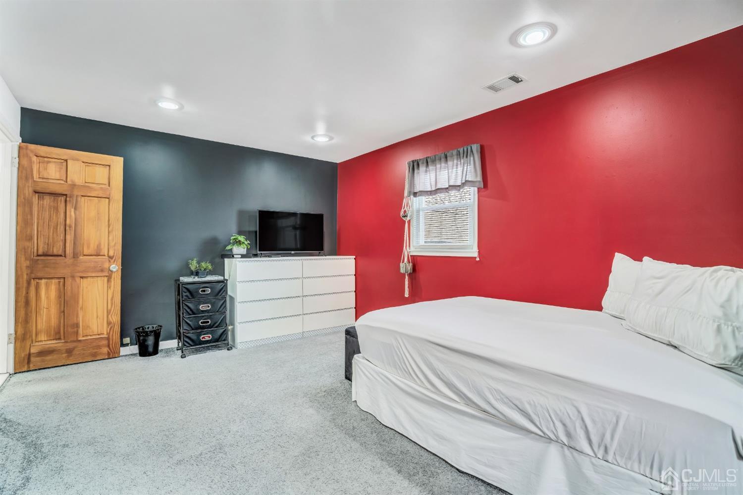 76 Chain O' Hills Road Iselin, NJ 08830 - Photo 24 of 31 Gallery Image 24