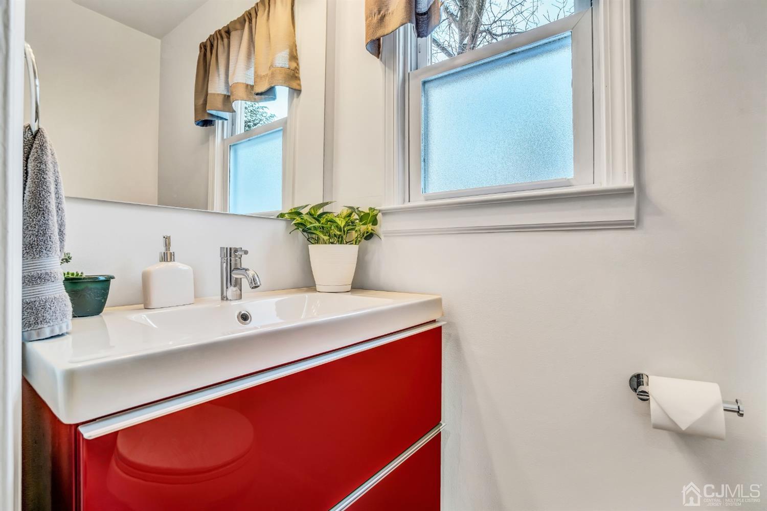 76 Chain O' Hills Road Iselin, NJ 08830 - Photo 25 of 31 Gallery Image 25